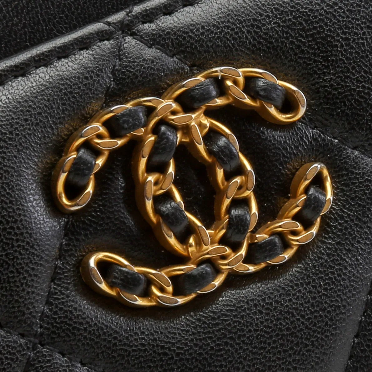 CHANEL 19 Card Case - Black