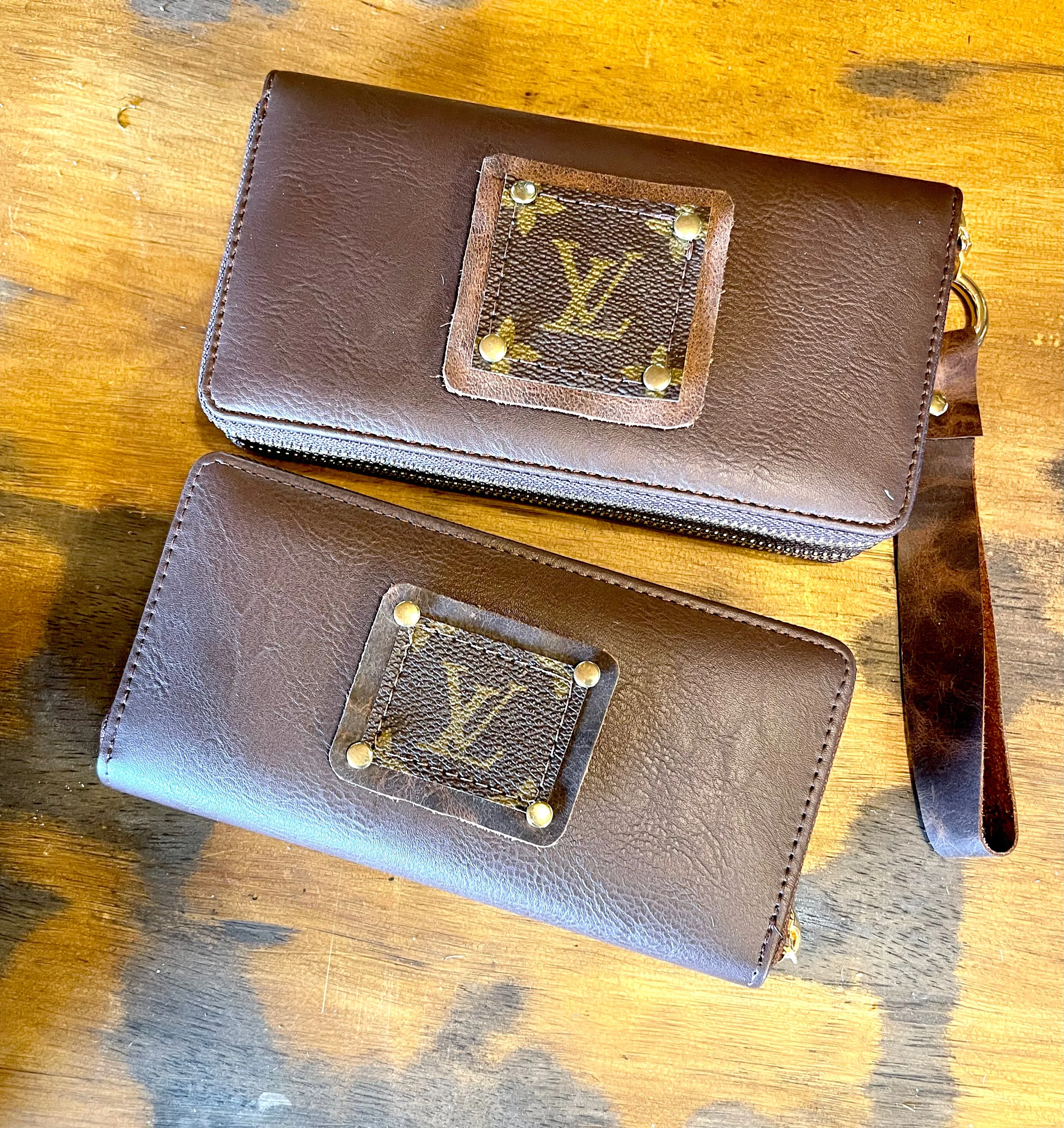Double Wristlet Wallet Brown (brown patch, gold hardware)
