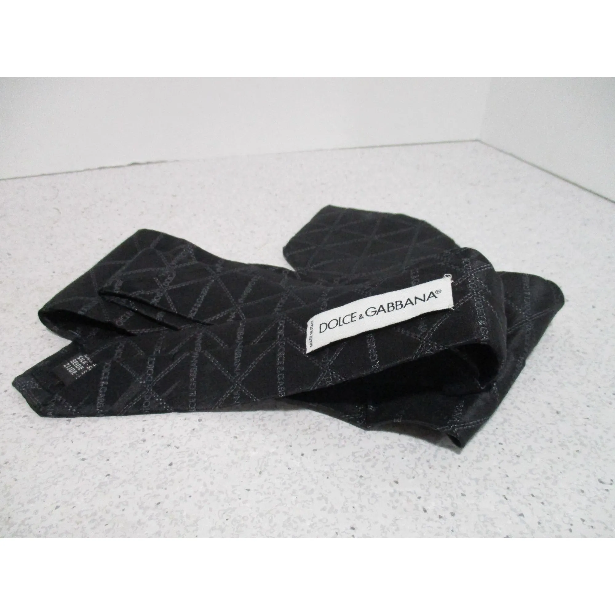Vintage Dolce&Gabbana logo tie/scarf made of 100%, black silk with a logo print in shades of grey