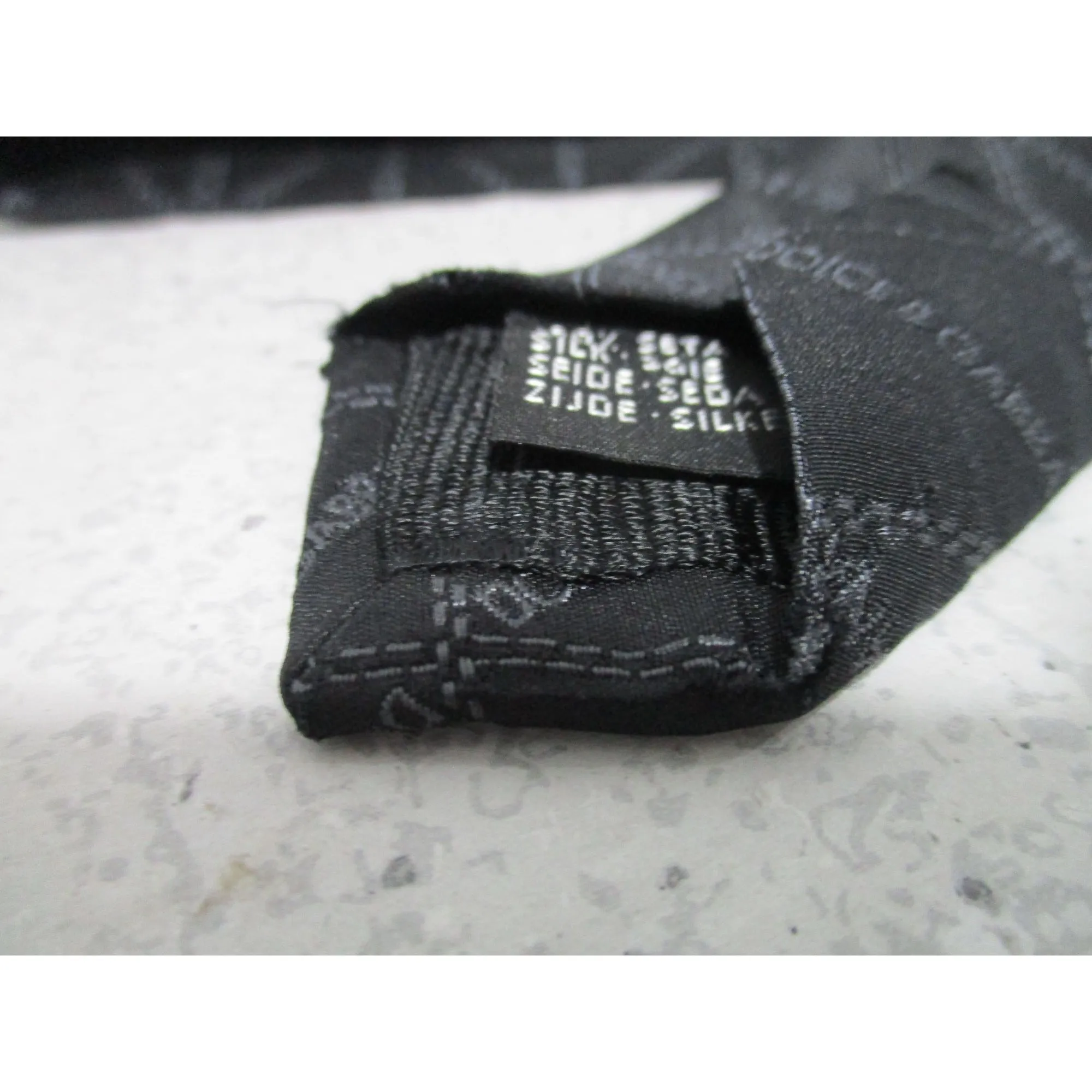 Vintage Dolce&Gabbana logo tie/scarf made of 100%, black silk with a logo print in shades of grey