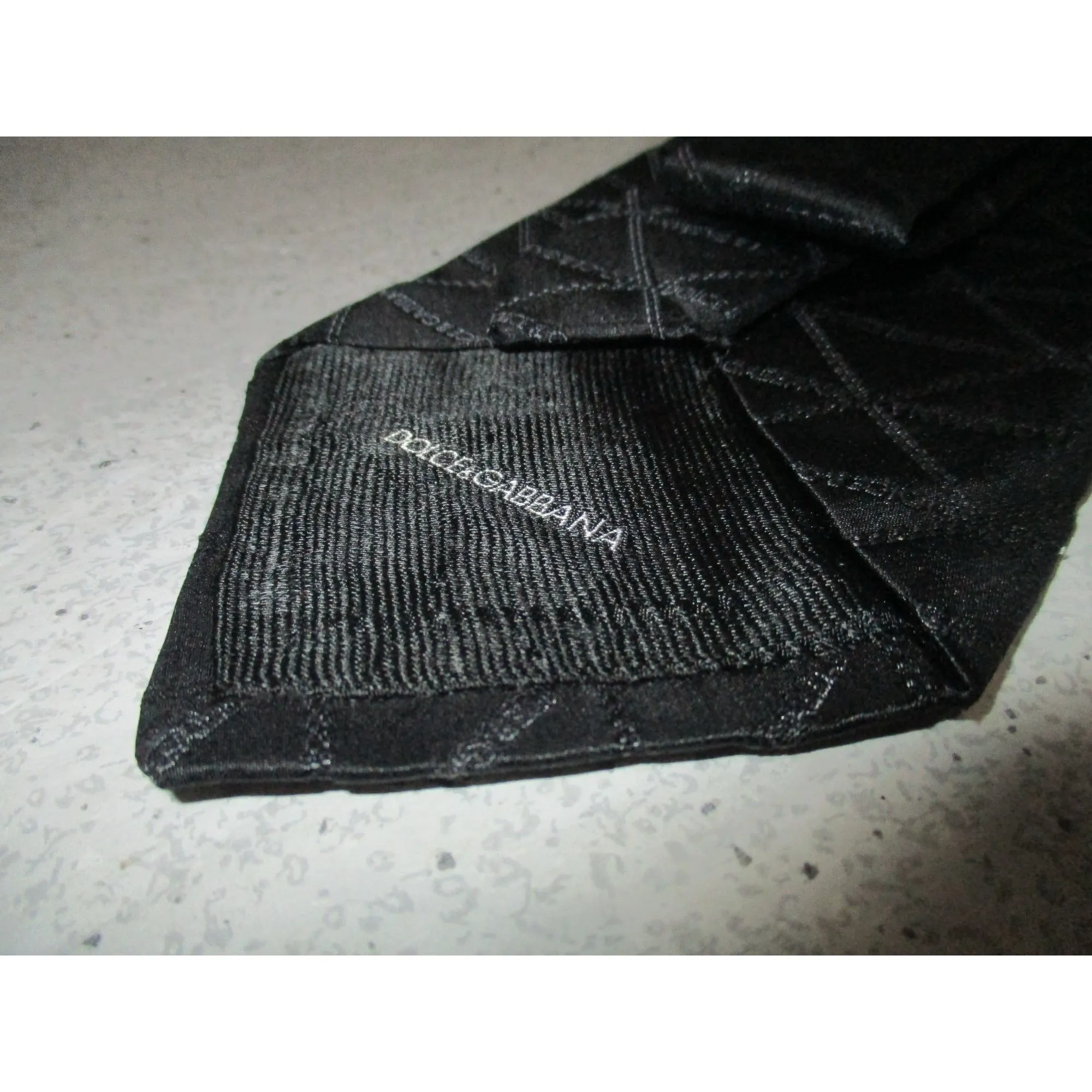 Vintage Dolce&Gabbana logo tie/scarf made of 100%, black silk with a logo print in shades of grey
